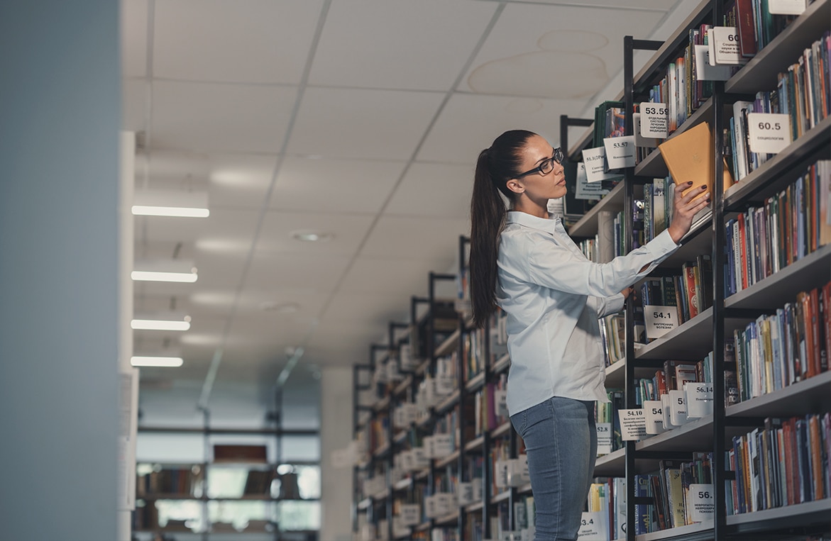 auxiliar biblioteca y archivo