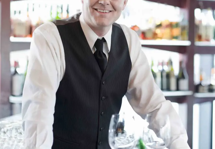 barman, Barman: requisitos, sueldo, funciones y expectativas laborales