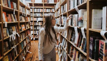 ¿Qué estudiar y dónde para ser Auxiliar de Biblioteca?