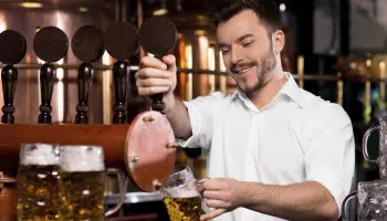 Coctelería profesional: ¿Cuál es la diferencia entre un barman y un mixólogo