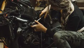 Trabajo de mecánico de motos: empleo en el sector