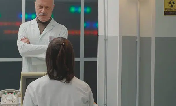 ¿Cuál es la diferencia entre técnico y analista de laboratorio?