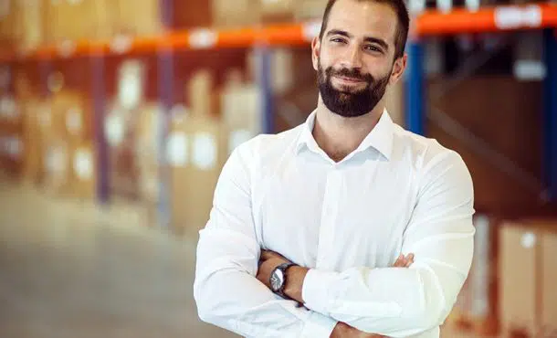 Sueldo de un operador logístico: trabaja en gestión empresarial