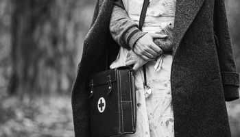 Origen y evolución de los cuidados de enfermería: de la caridad a la profesionalización universitaria