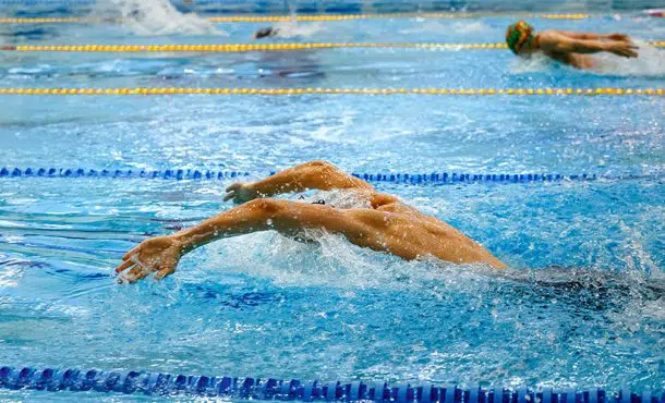 Prueba de natación policía local