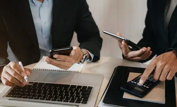 ¿Cuáles son las funciones del asesor administrativo?
