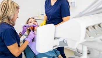 Cómo buscar y conseguir trabajo de auxiliar de odontología