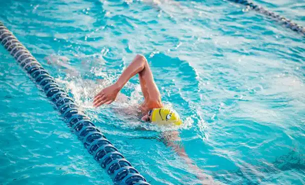 ¿Cómo hacer un buen viraje en natación?