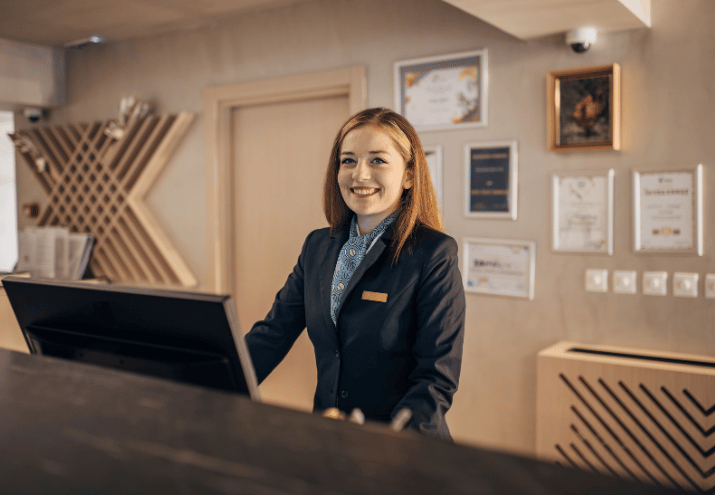 trabajo-jefe-recepcion-hotel