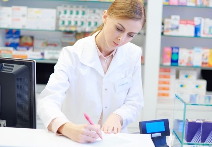 aux-enfermeria-farmacia