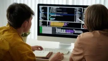 ¿Cómo conseguir empleo como programador junior?