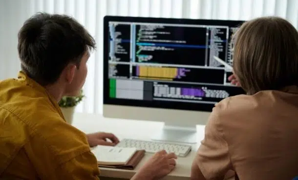 ¿Cómo conseguir empleo como programador junior?