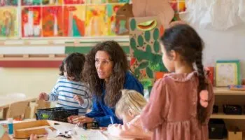 ¿Cómo hacer un currículum para trabajar en una guardería?