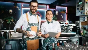 ¿Cómo conseguir trabajo como barback?
