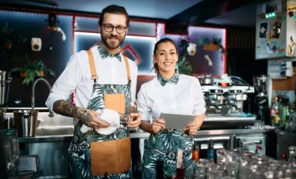 ¿Cómo conseguir trabajo como barback?