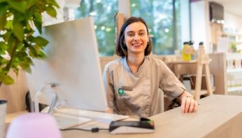 ¿Cómo trabajar de recepcionista en una clínica dental?