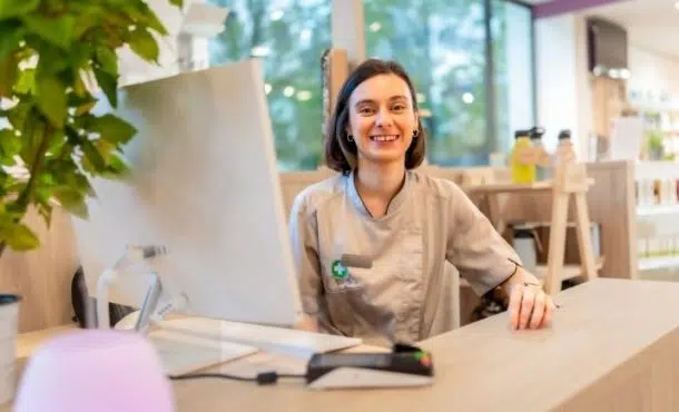 ¿Cómo trabajar de recepcionista en una clínica dental?