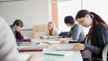 Pruebas libres o FP a distancia: ¿qué opción es mejor?