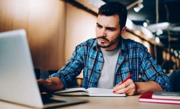 ¿Cómo usar la IA para estudiar las oposiciones de policía?