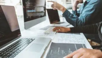 ¿Vale la pena estudiar desarrollo web a día de hoy o es mejor  es mejor estudiar otras cosas?