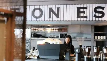 Funciones barista: qué hace realmente un barista y qué necesita aprender